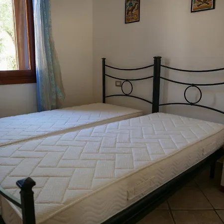 Villetta Su Puntu Con Giardino Budoniaffitti *
